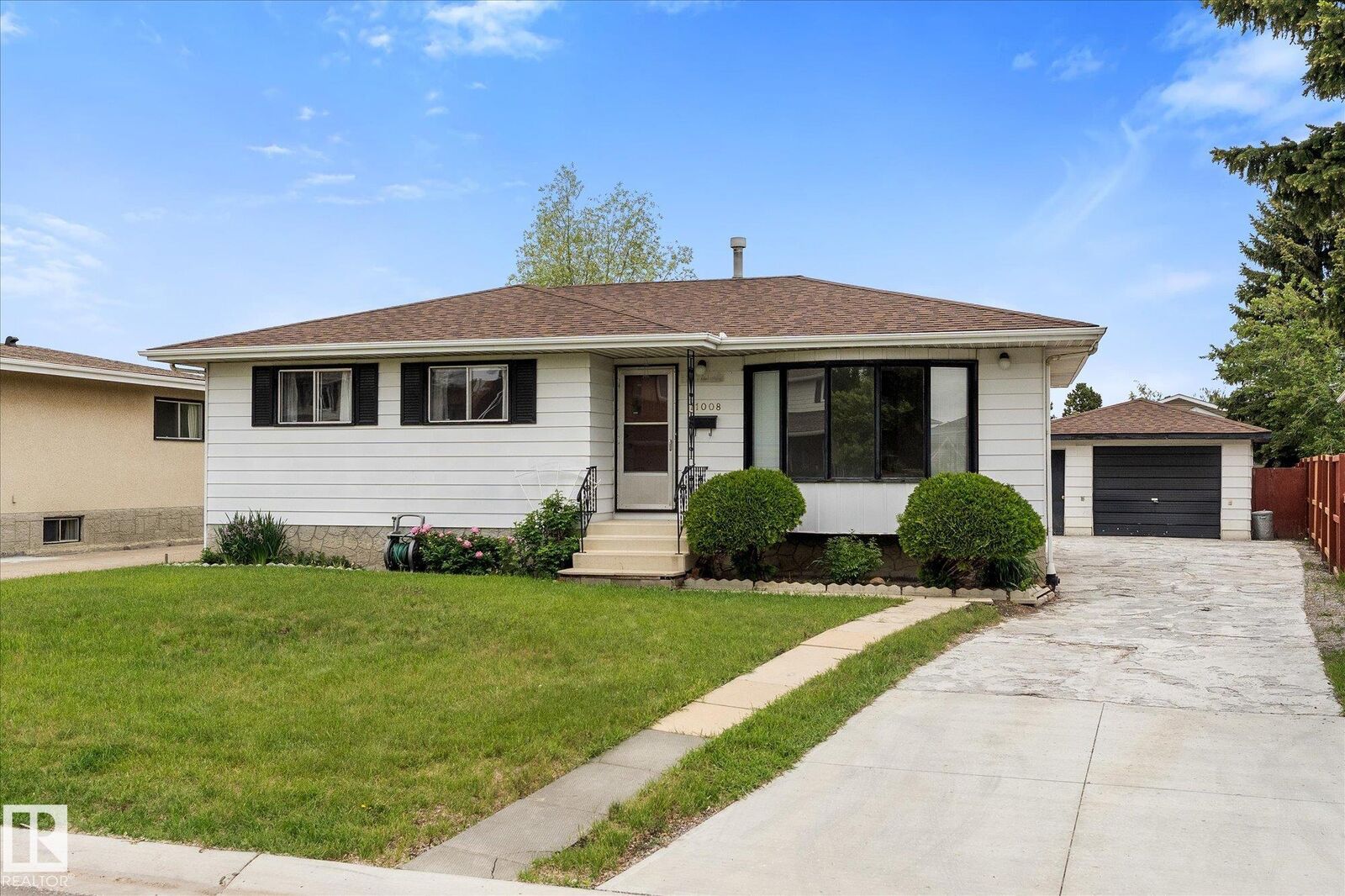 Property Photo:  11008 162A Avenue NW  AB T5Z 3X5 
