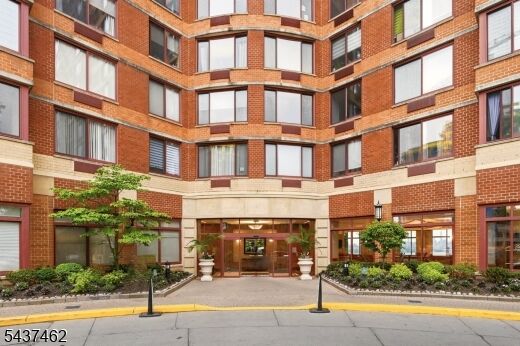 Property Photo:  100 Old Palisade Rd1613  NJ 07024 