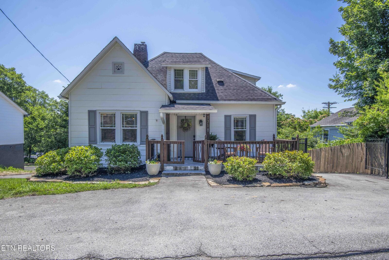 Property Photo: 1718 Spring St TN 37849