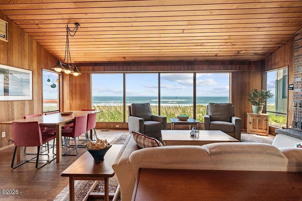 Property Photo:  243 Salishan Drive  OR 97388 