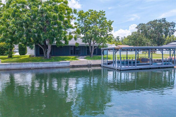 Property Photo: 1218 SE 5th Avenue FL 34429