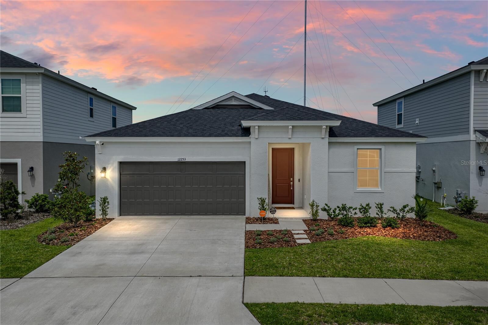 Property Photo: 12253 Cattleside Drive FL 33579
