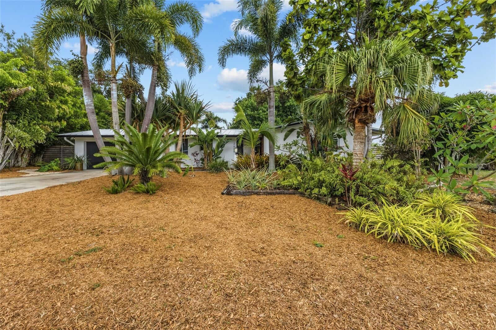 Property Photo: 2605 Botany Avenue FL 34239