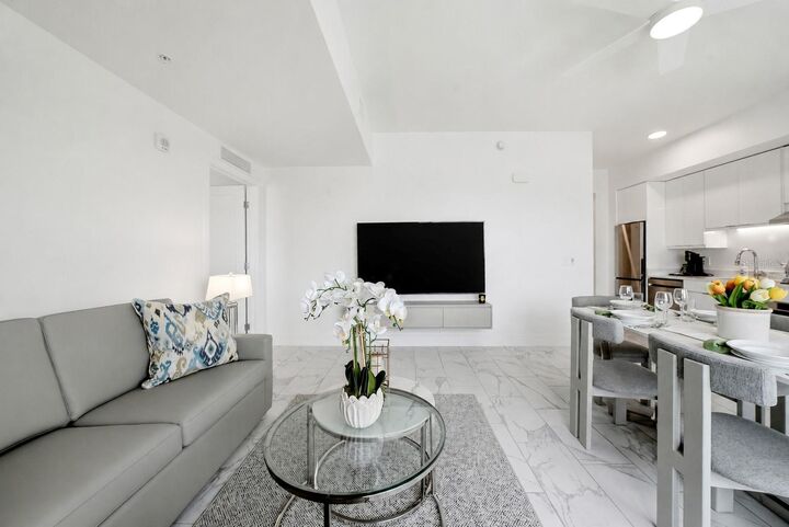 Property Photo:  411 E Shore Drive 509  FL 33767 