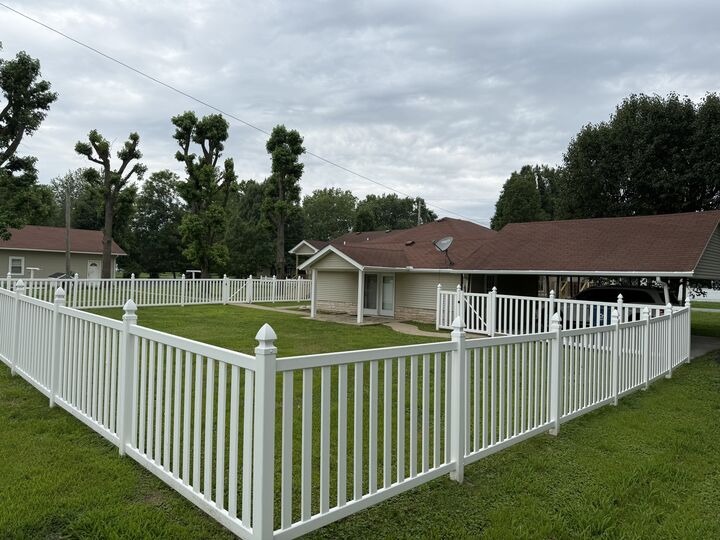 Property Photo:  602 W Ray Avenue  IL 62822 