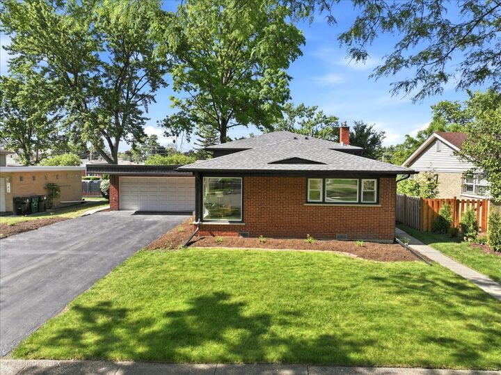 Property Photo:  188 W Kathleen Drive  IL 60068 