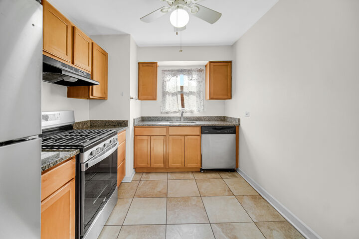 Property Photo: 1931 W Albion Avenue 1 IL 60626
