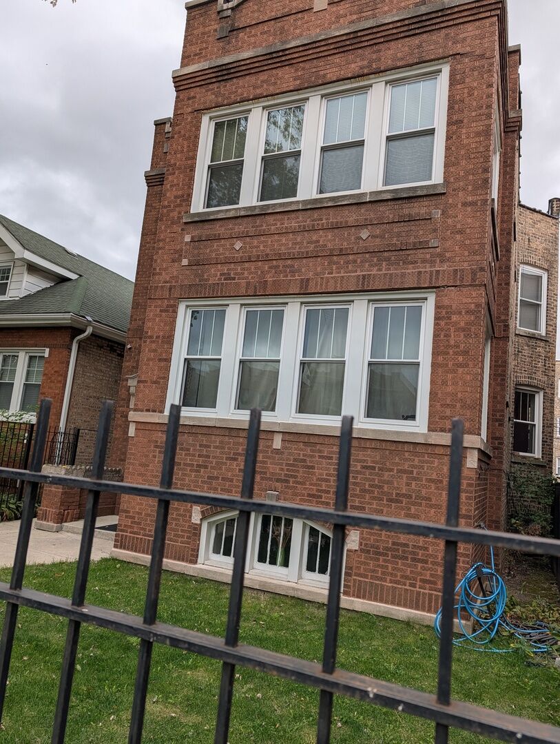Property Photo:  4055 W Nelson Street  IL 60641 