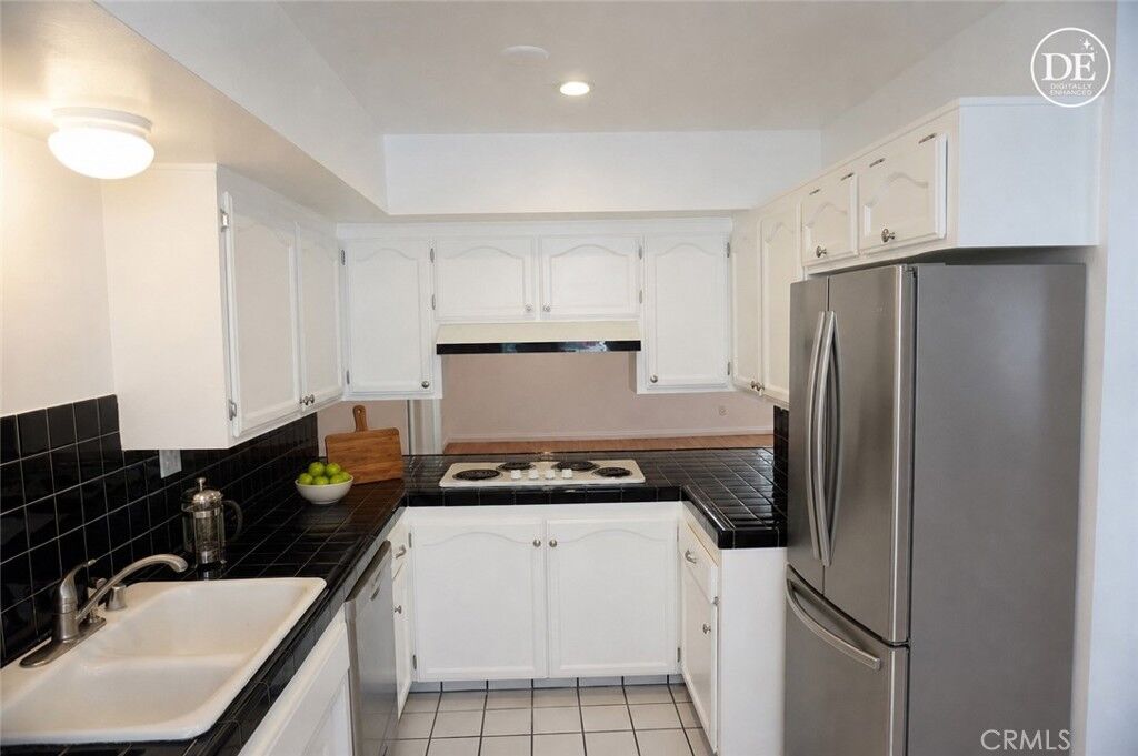 Property Photo: 4610 Densmore Avenue 20 CA 91436