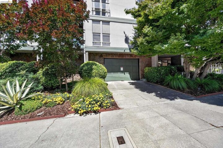 Property Photo:  365 Perkins St 201  CA 94610 
