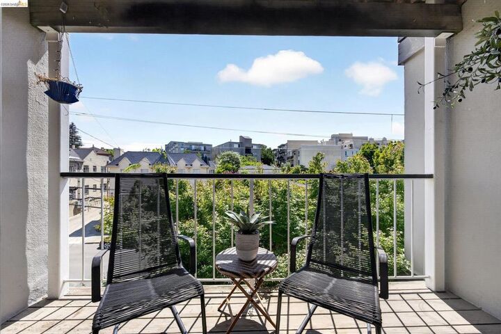 Property Photo:  365 Perkins St 201  CA 94610 