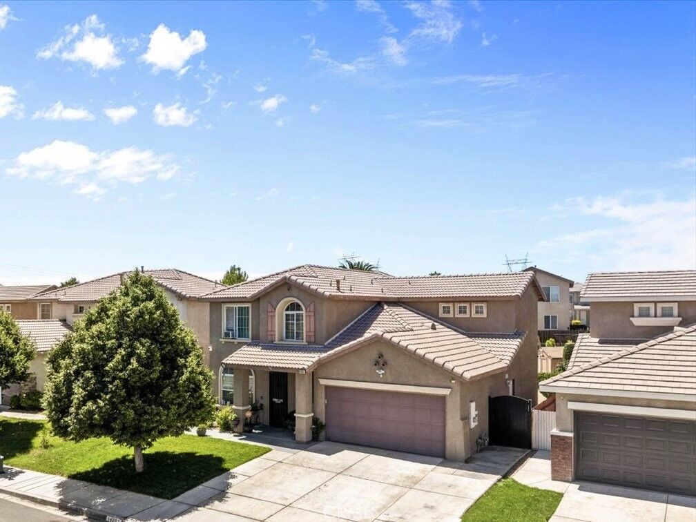 Property Photo:  14267 Grayfox Ln  CA 92394 
