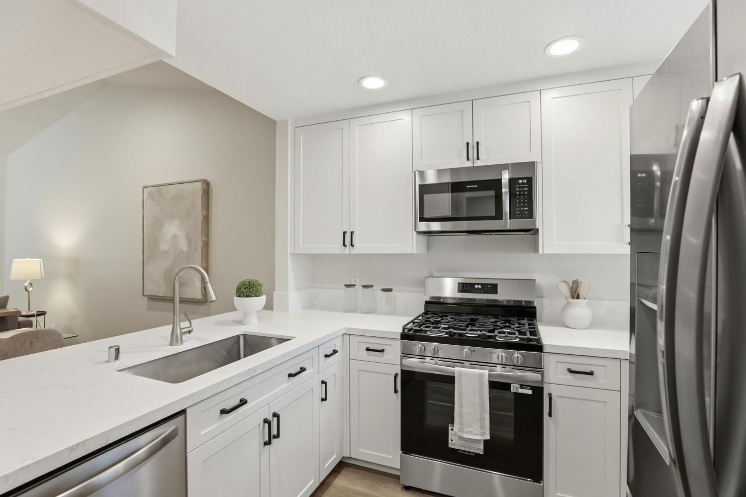 Property Photo: 7330 Stratford Place 708 CA 95842
