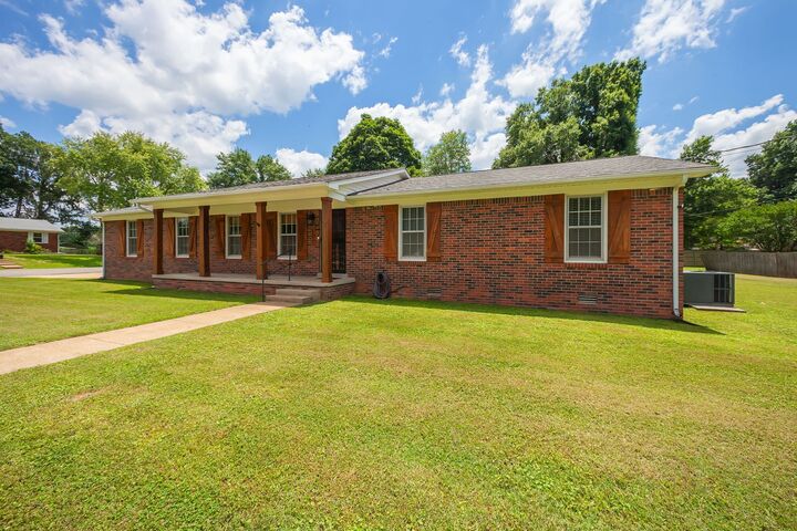Property Photo: 102 Fox Ridge Rd TN 38305