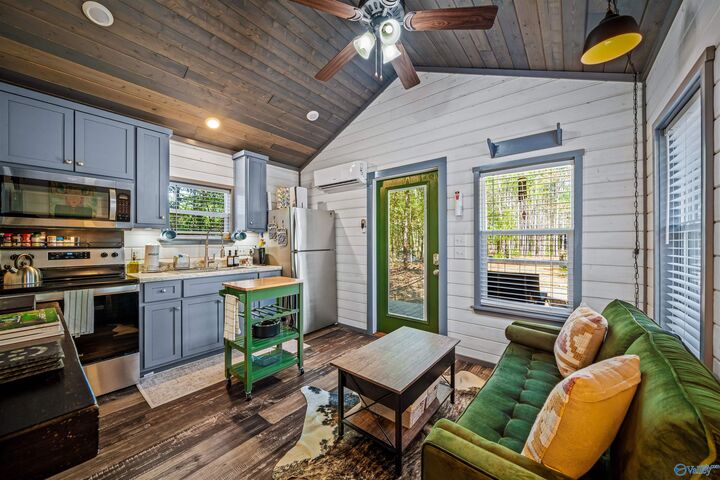 Property Photo: 52 County Road 1035 AL 35984
