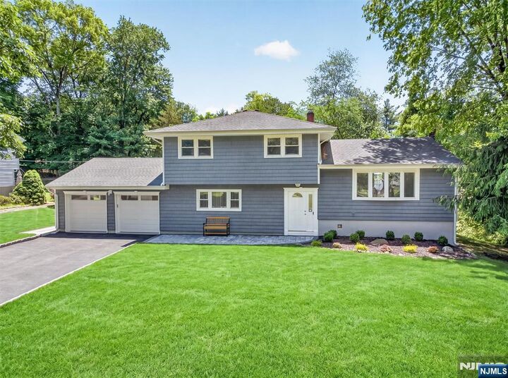 Property Photo:  7 Willow Brook Road  NJ 07642 
