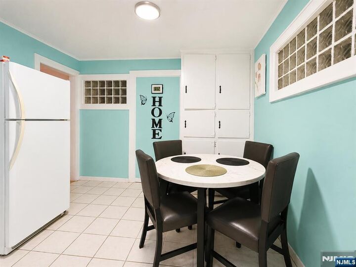 Property Photo:  522 Saddle River Road Apt 1  NJ 07663 