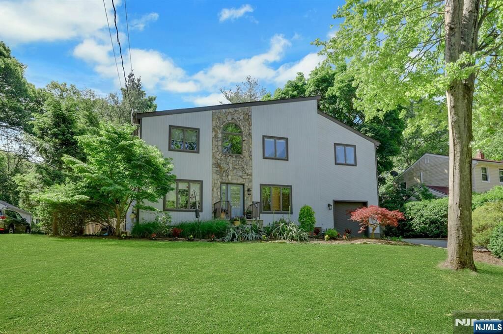 Property Photo:  962 Pines Terrace  NJ 07417 