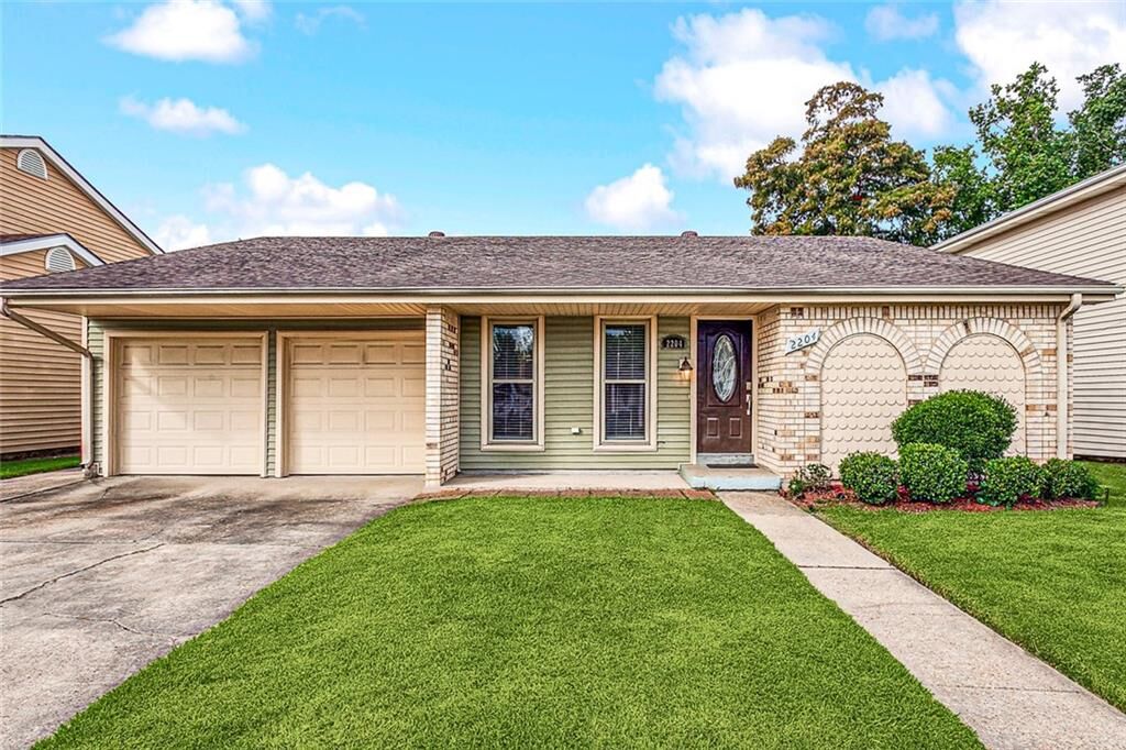 Property Photo: 2204 Deerlick Lane LA 70058