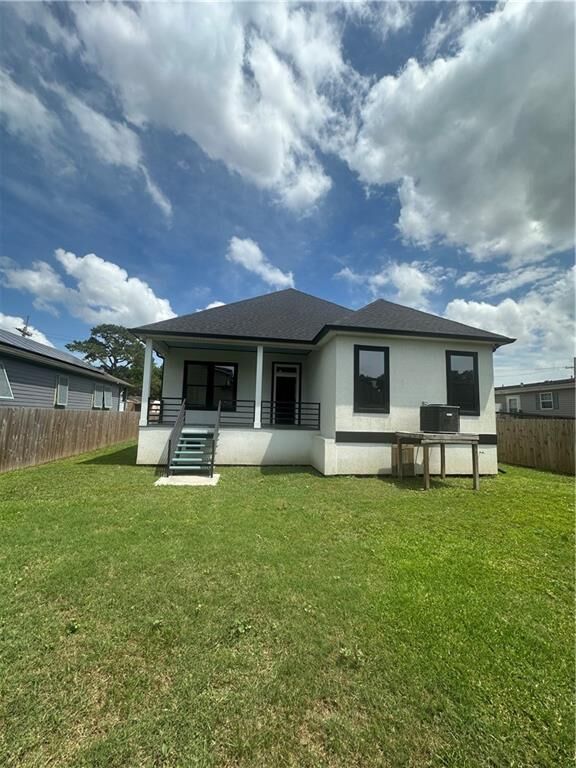 Property Photo: 1731 Pratt Drive LA 70122