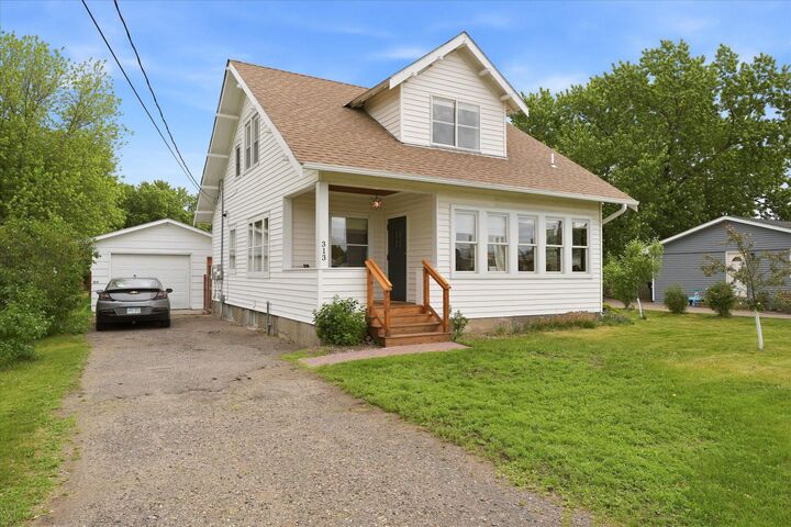 Property Photo:  313 W 4th Street  MN 55362 