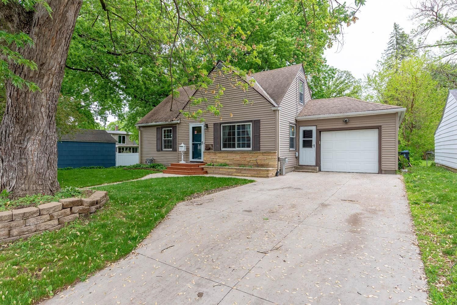 Property Photo:  1215 Woodland Avenue  MN 56001 