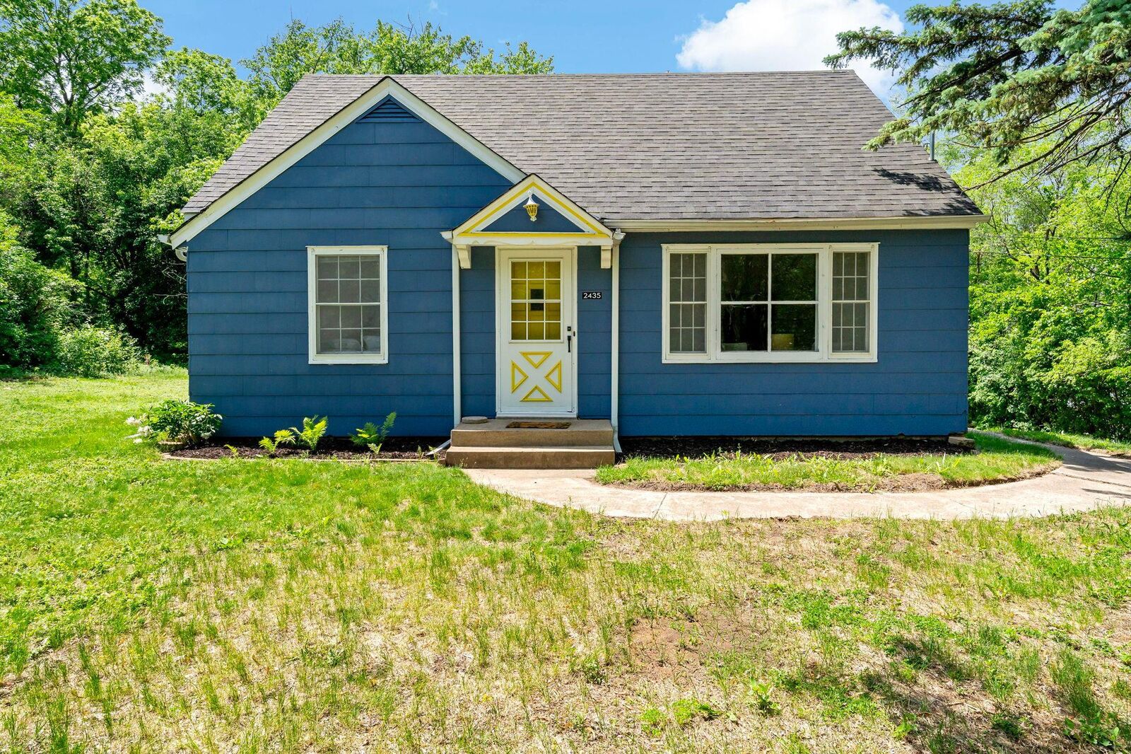 Property Photo:  2435 Victoria Street N  MN 55113 