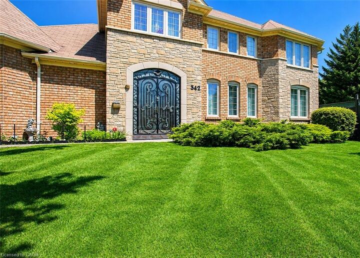 Property Photo:  342 Saginaw Parkway  ON N1T 1R8 