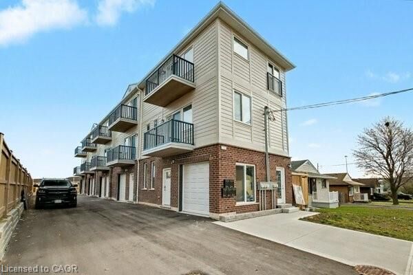 Property Photo:  172 Kehl Street 4  ON N2M 3V2 