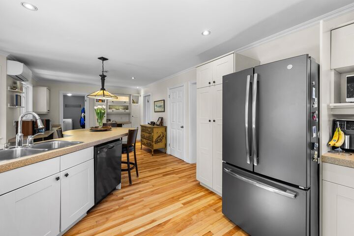 254 Colin Avenue — photo 1