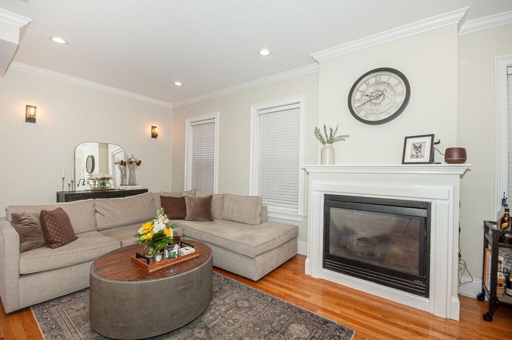 Property Photo:  2 Burnham Pl 2  MA 02127 