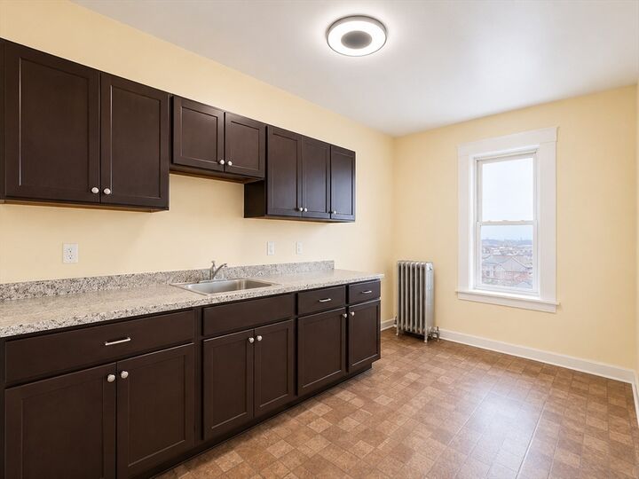 Property Photo: 212 Walnut Street 5R MA 01040