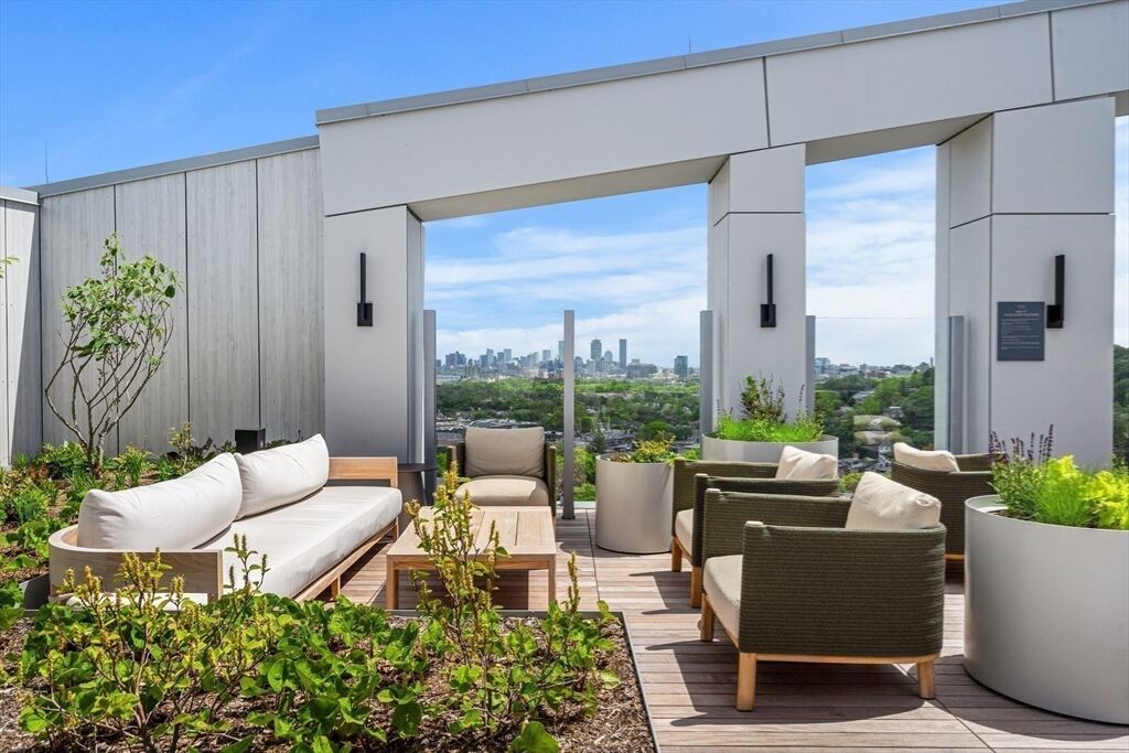 Property Photo:  1515 Commonwealth Ave 605  MA 02135 