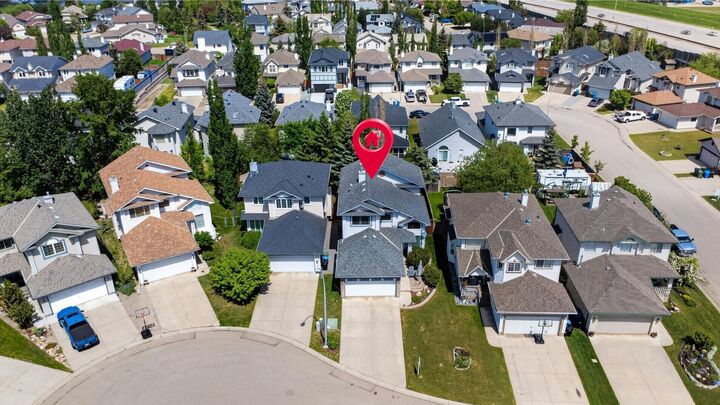 Property Photo:  210 Douglas Ridge Place SE  AB T2Z 2T4 