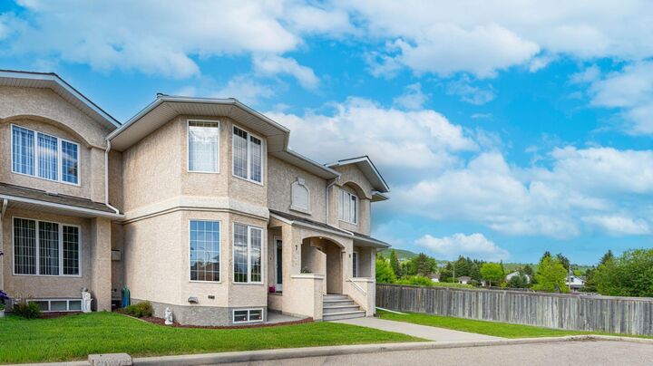 Property Photo: 120 Ross Avenue 8 AB T4C 2E5