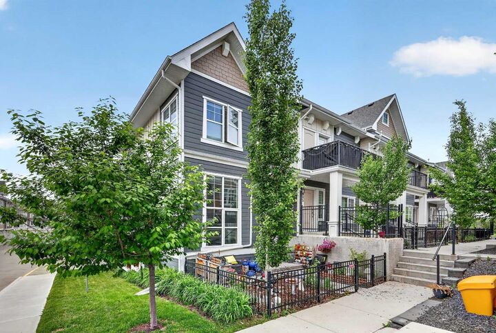 Property Photo:  903 Cranbrook Walk SE  AB T3M 2V5 
