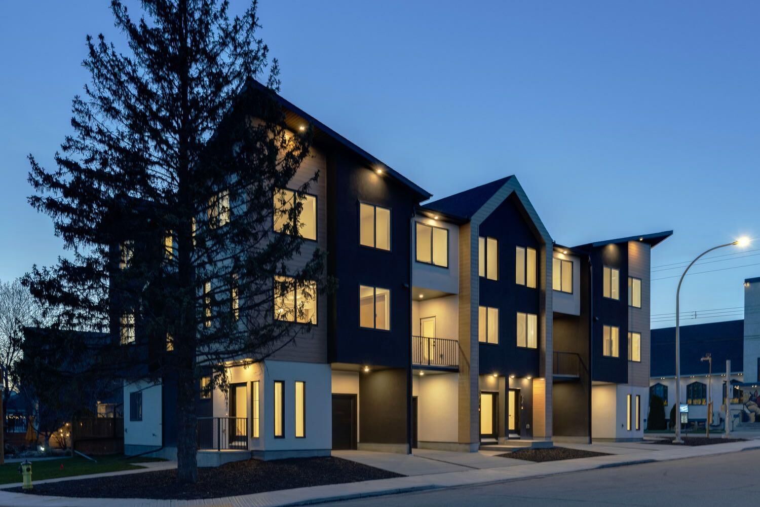 Property Photo:  97 23 Street NW  AB T2N 5E2 