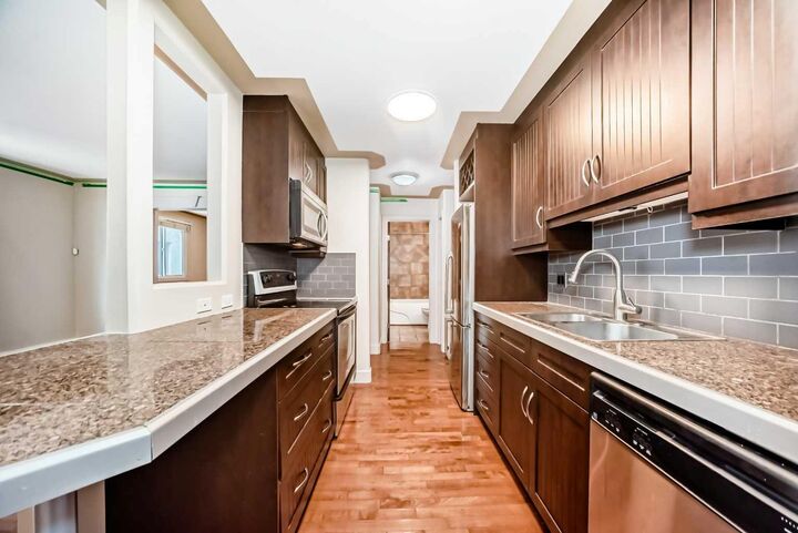 Property Photo:  2417 17 Street SW 205  AB T2T 4M9 