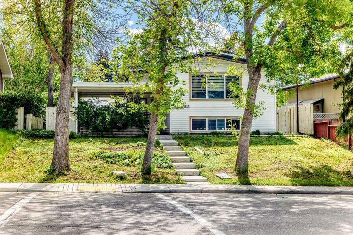 Photo de la propriété: 5912 Dalton Drive NW AB T3A 1C6