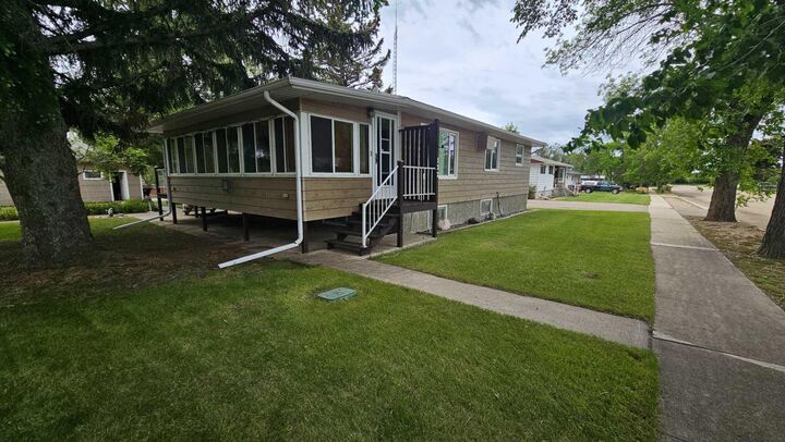 Property Photo: 132 5 Avenue NE AB T0K 1M0
