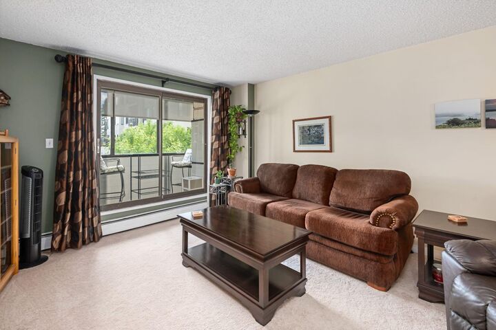 Property Photo:  111 14 Avenue SE 210  AB T2G 4Z8 