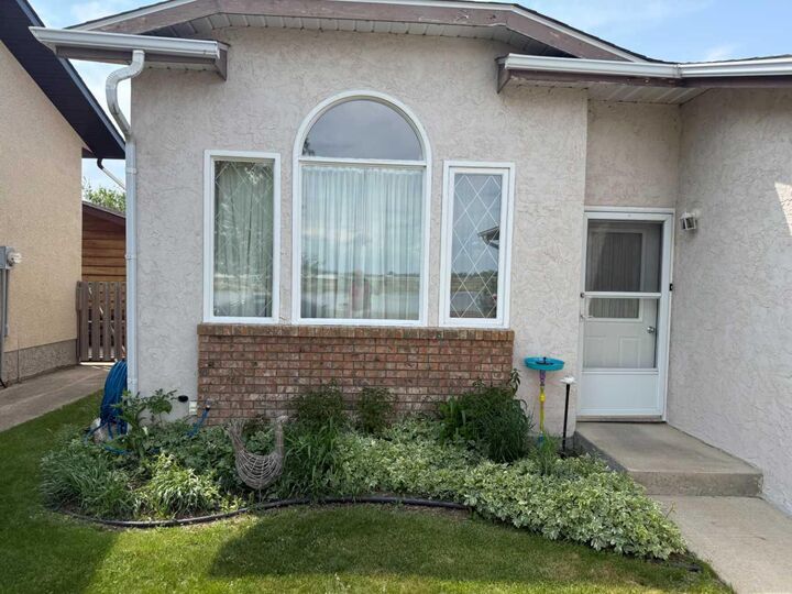 Property Photo: 719 Parkland Drive AB T1R 0M3