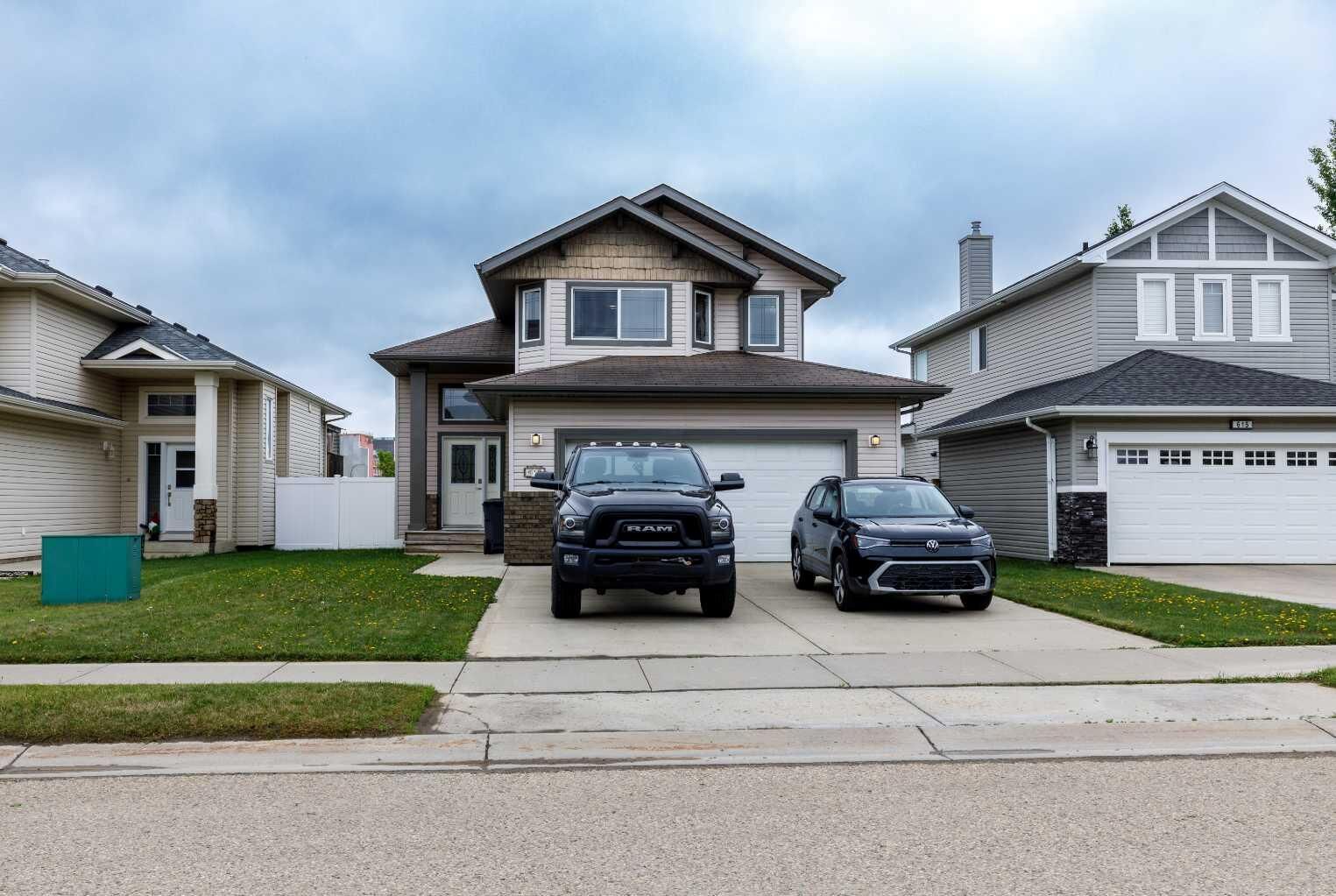 Property Photo:  613 Oak Street  AB T4S 0B5 