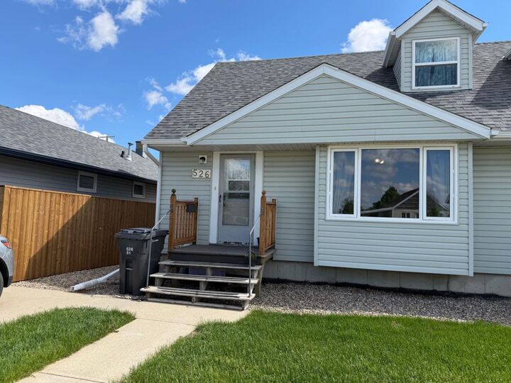 Property Photo:  526 51 Avenue  AB T0L 0V0 