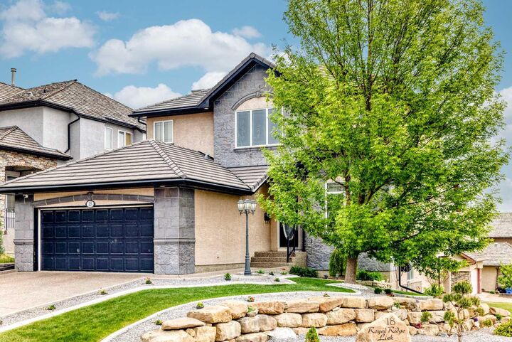 Property Photo:  18 Royal Ridge Link NW  AB T3G 5Z3 