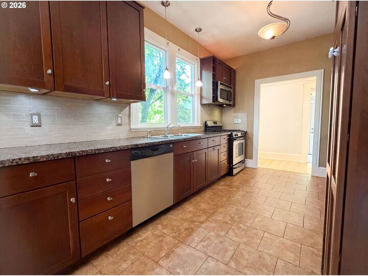 Property Photo:  3214 SE 9th Ave  OR 97202 
