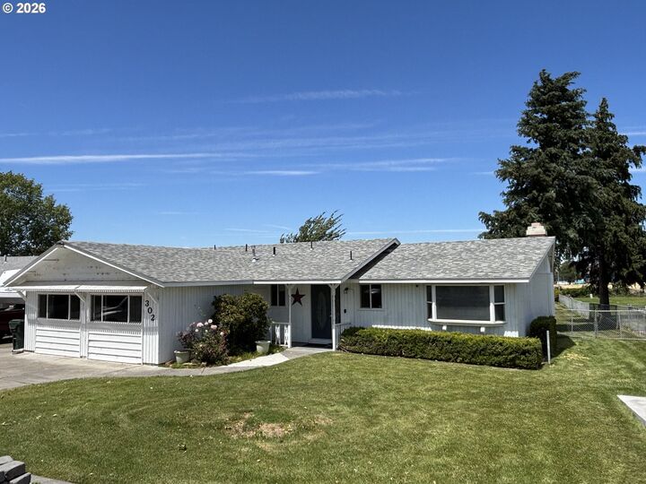 Property Photo: 302 NW Columbia Ave OR 97818