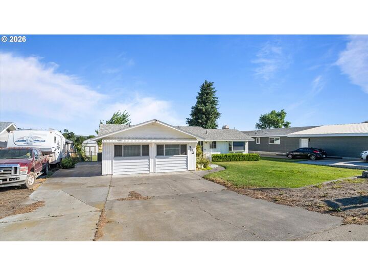 Property Photo:  302 NW Columbia Ave  OR 97818 