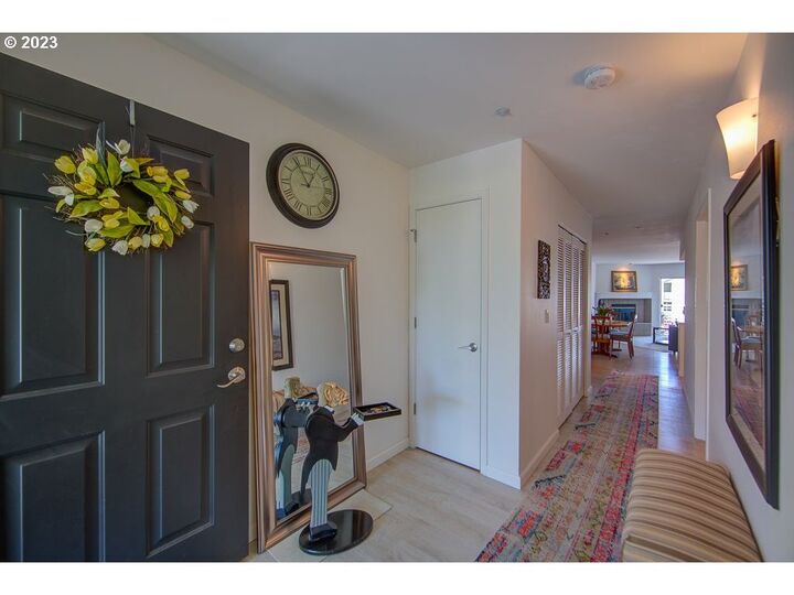 Property Photo:  179 N Hayden Bay Dr  OR 97217 
