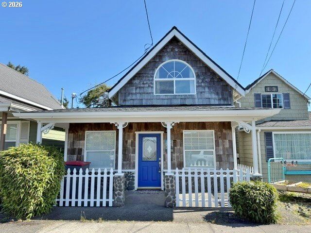 Property Photo: 719 12th Ave OR 97138